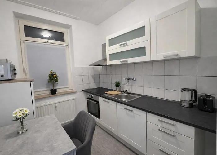 Stylish Free Parking Free Wifi Apartment